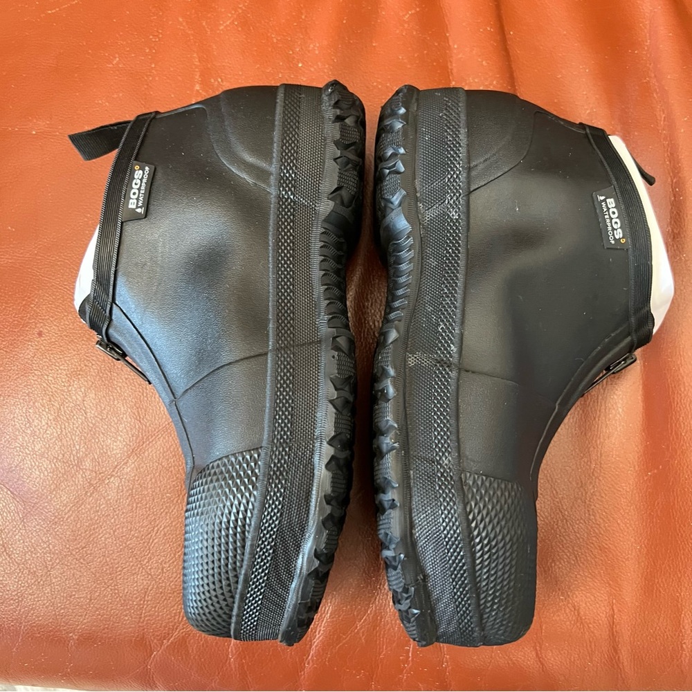 NWT. BOGS MEN'S COMPOSITE TOE OVERSHOE
WORK SHOES - Picture 6 of 12